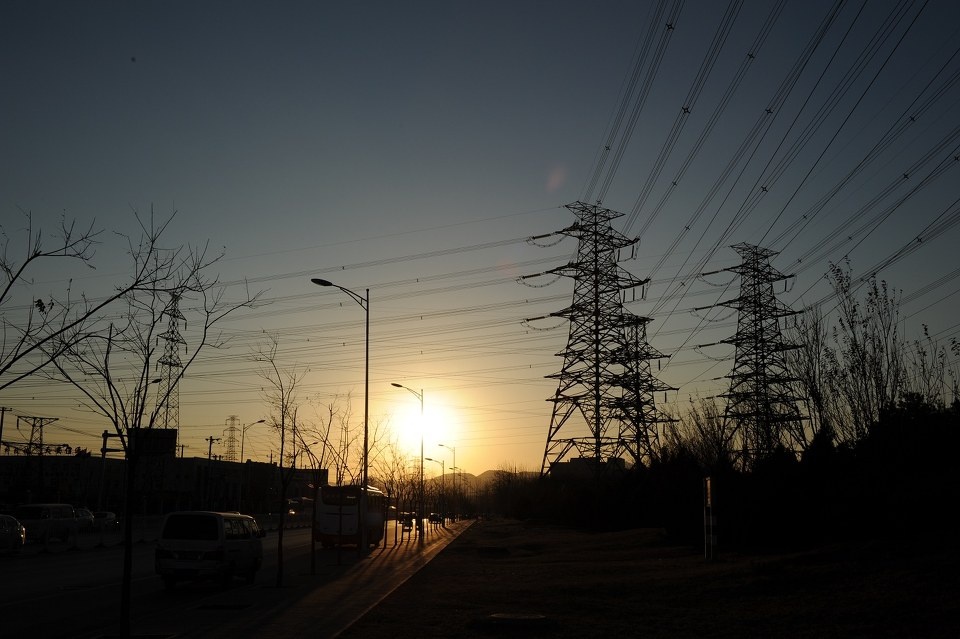 高压线下(3) br /> 高压线穿过了上地七街.