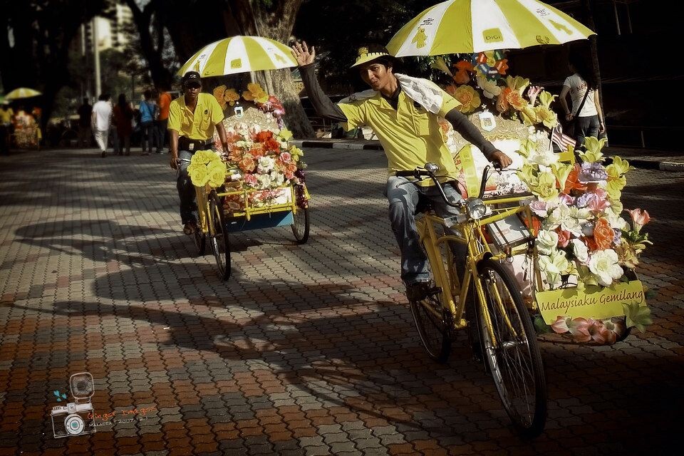帅哥的微笑<br />
本来我是要拍景色，这帅哥冲着我招手微笑，生怕我把他错过了，放心好啦，这是我在马六甲见到的最热情的微笑。
