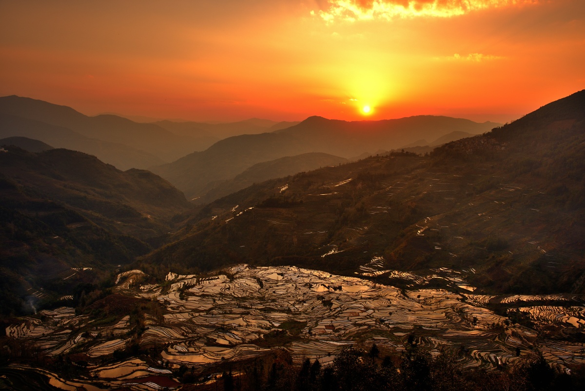 日落元阳老虎嘴梯田