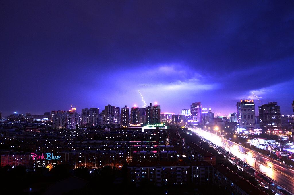 ［破空之光］<br />
普照大地之后紧随而来将是向大地的怒吼。