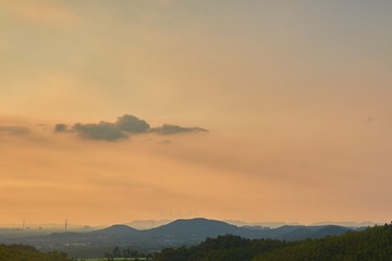 704439