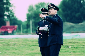 很威武