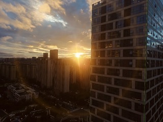 14015