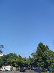 1000043573