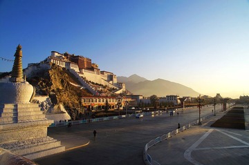 布宫晨曦.jpg
