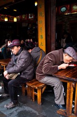 坐等，吃