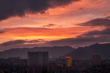 1825712
