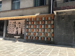001