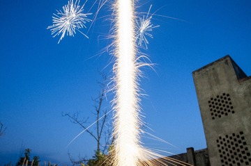 35900