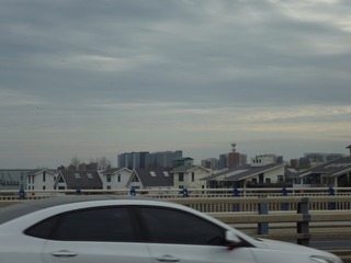 164033