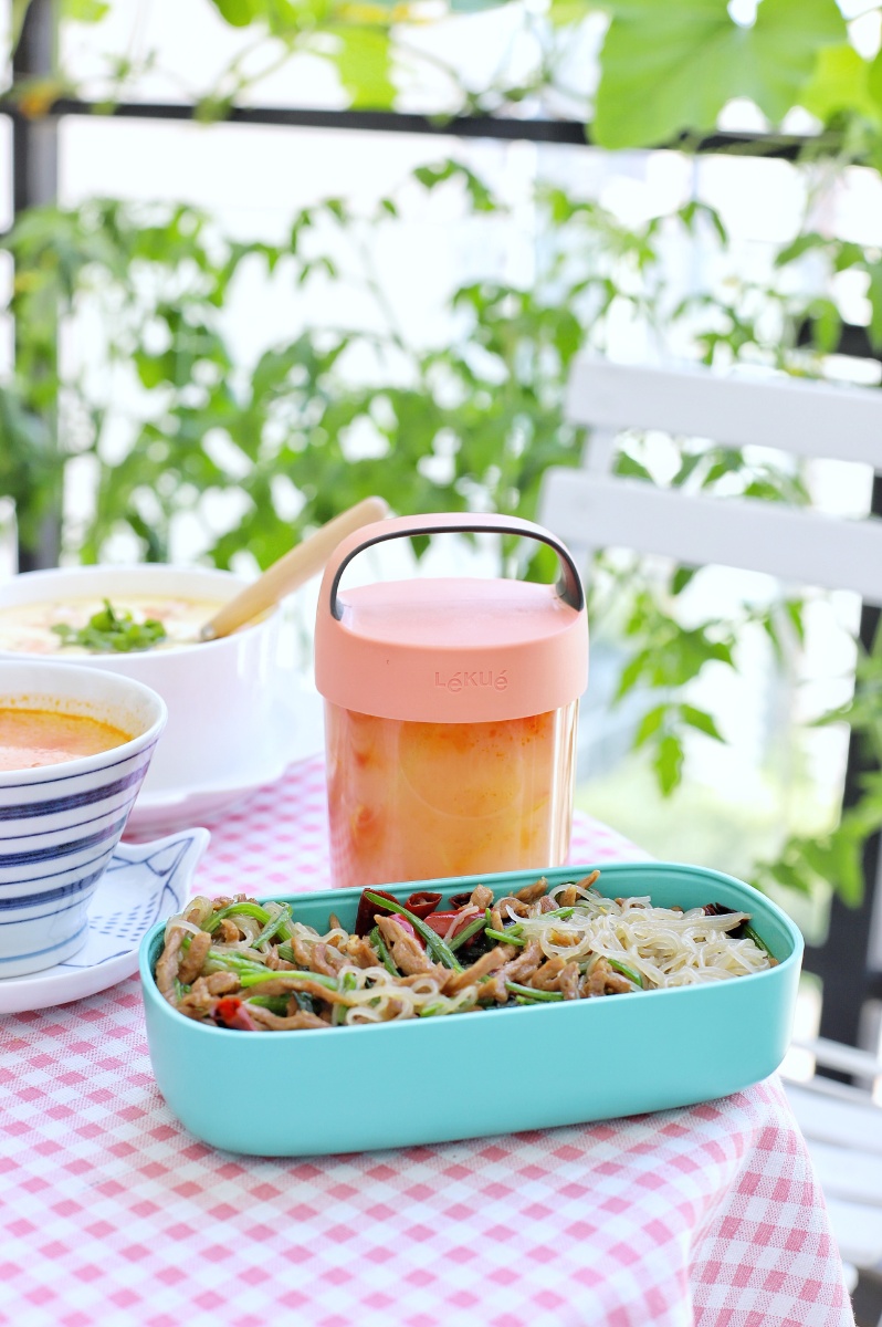 早餐:虾仁豆腐蒸蛋 番茄冬瓜汤 ?午餐:牛肉菠菜梗炒粉丝 ?