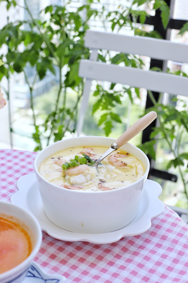 早餐:虾仁豆腐蒸蛋 番茄冬瓜汤 ?午餐:牛肉菠菜梗炒粉丝 ?