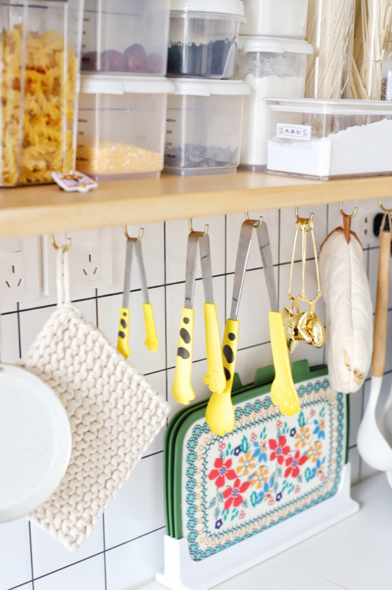 我家厨房:清新明亮,物有所处～ 在选择厨房物品的时候,尽量只选白色和