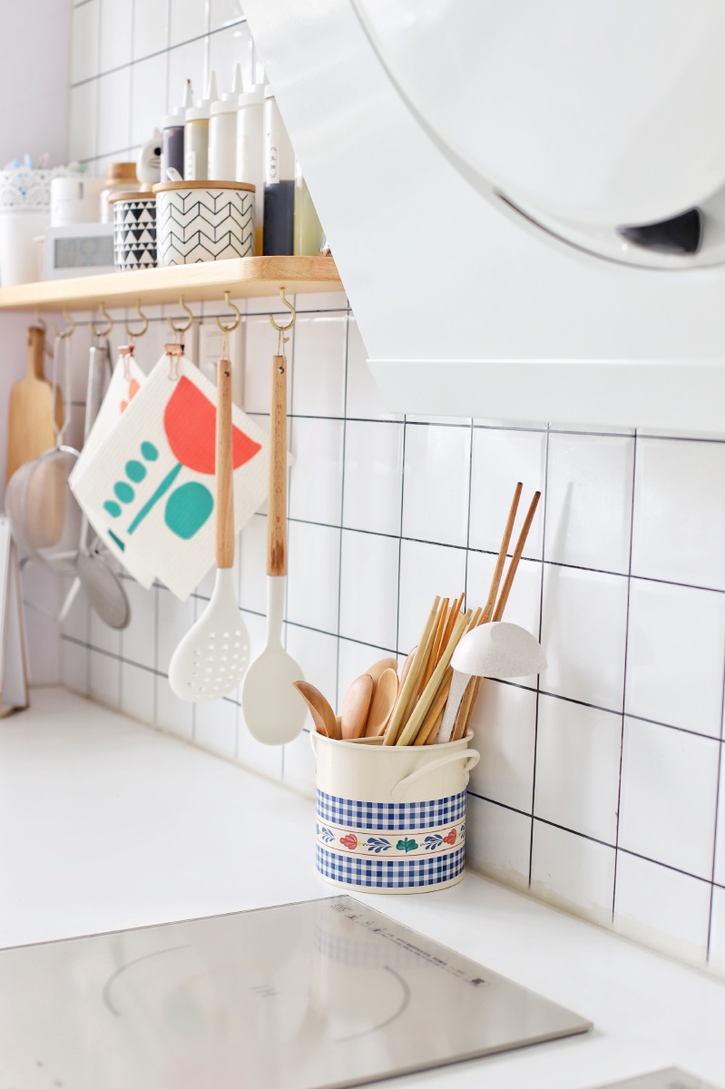 我家厨房:清新明亮,物有所处～ 在选择厨房物品的时候,尽量只选白色和