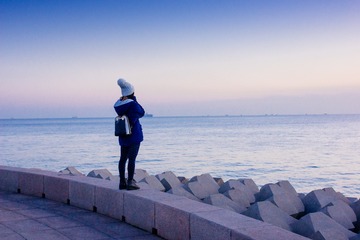 眺望海的女孩