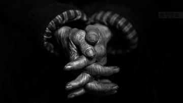 124320