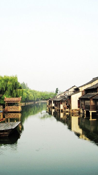 江南<br />
一城澹水悠悠，潺潺摇漾尤泓澈。