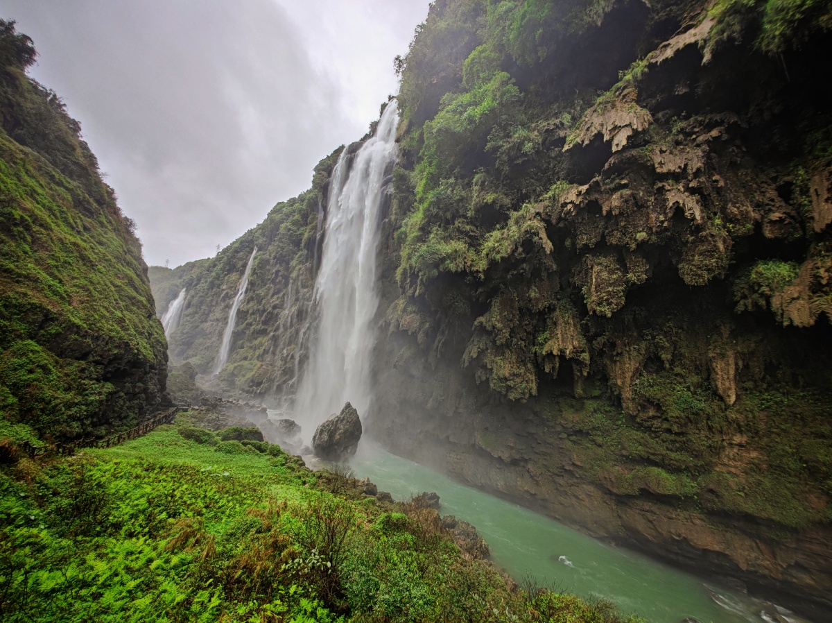 马岭河峡谷黄龙瀑布