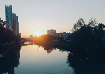 957562