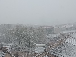 735942