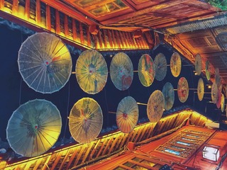 丽江古城吊伞