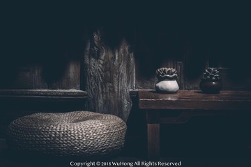 低调