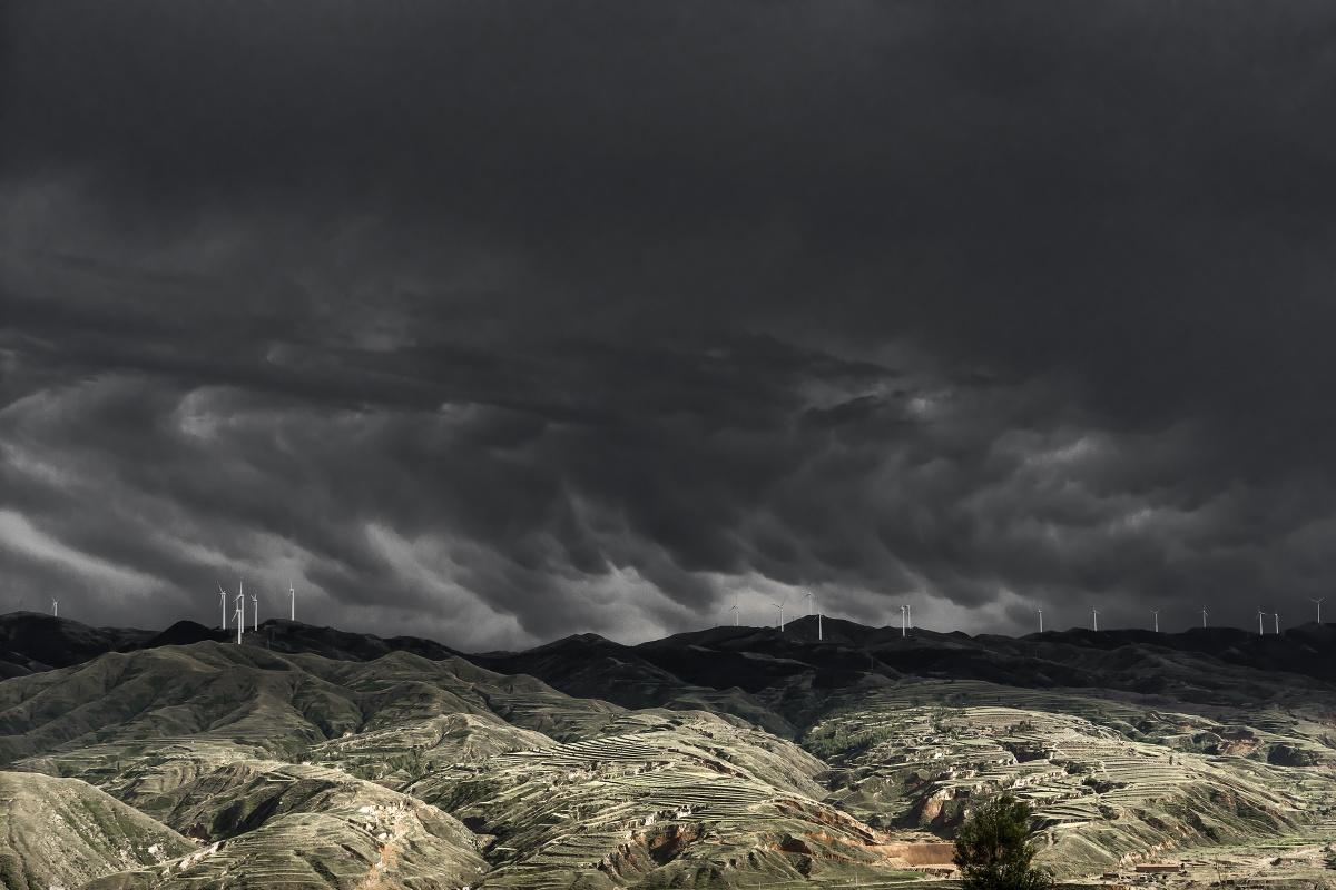 那年拍的明长城赶上了满天的乌云密布山雨欲来