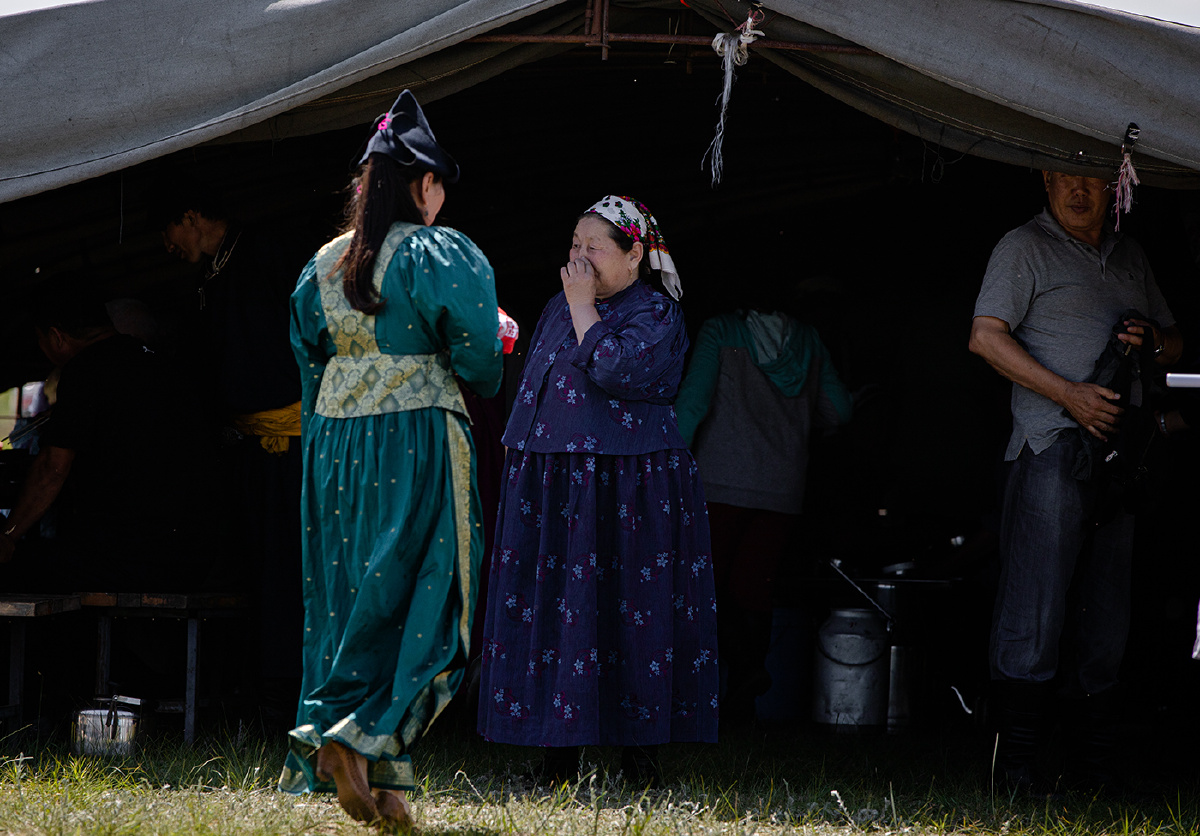 蒙古族布里亚特人的婚礼达西带我走进大草原体验记录古老的民族传统的