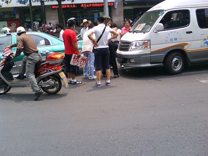 车子相刮090516 (1)<br />
