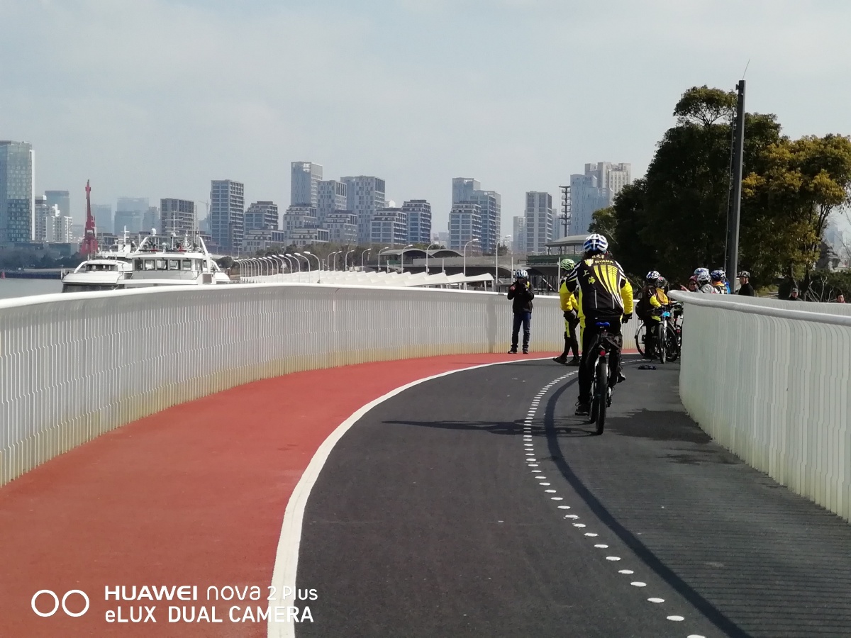 黄浦江畔滨江骑行道