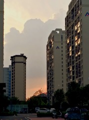 284563