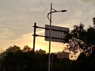 528006