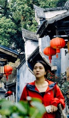绿影红裳映古韵