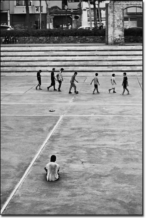 Solitude and uniqueness   <a href="https://tuchong.com/tags/plaza/" target="_blank">#Plaza</a> Glories, Barcelona.<br />
Leitz Wetzlar Elmarit-R 90 2.8