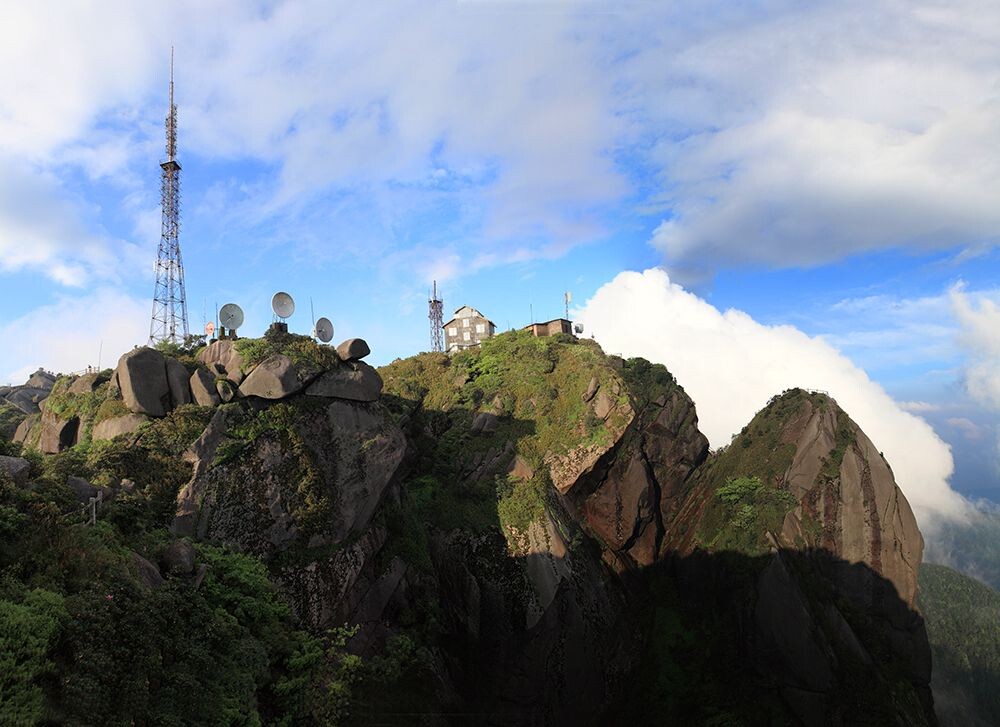 这是云雾撒去时的情景。