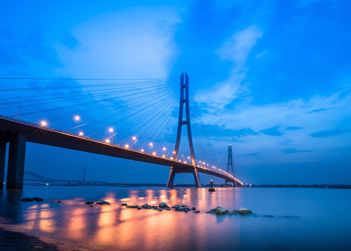 拍摄的是江苏南京第三长江大桥的夜景.