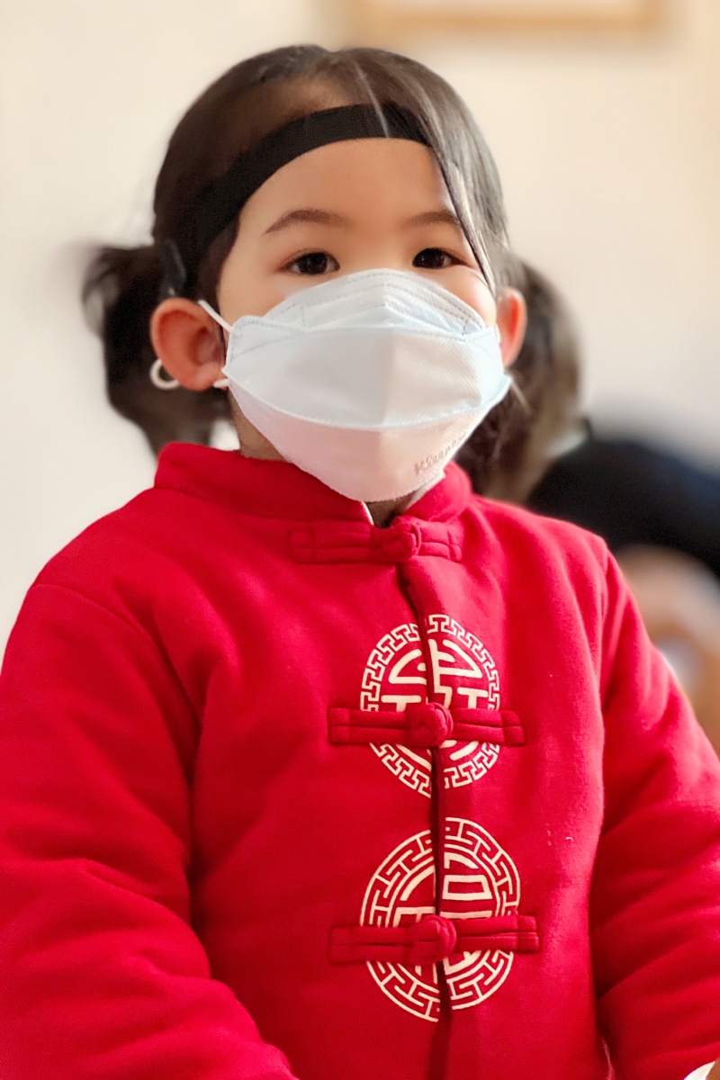 戴口罩的小宝宝