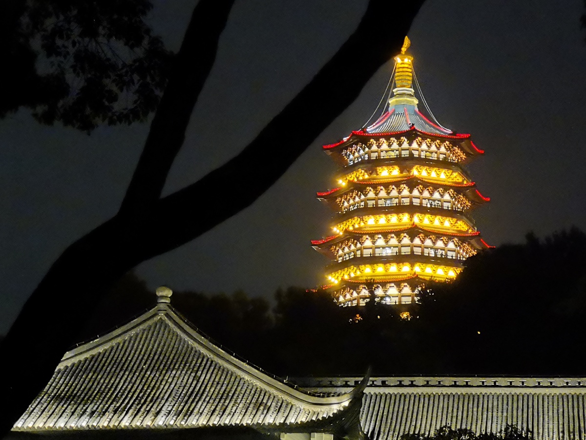 西湖夜景,雷峰塔 - 沈小喵 - 图虫