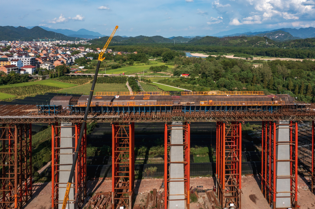 秋高气爽建桥忙浙江仙居杭温高铁永安溪桥梁建设施工现场 - 赤脚医生 