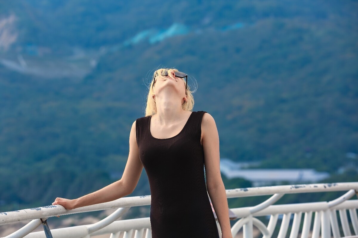 抬头看.