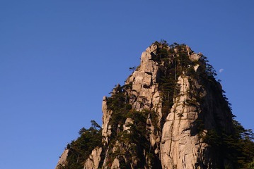 月亮伴黄山