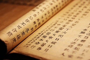 1567610