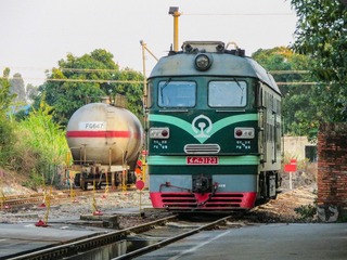 633566