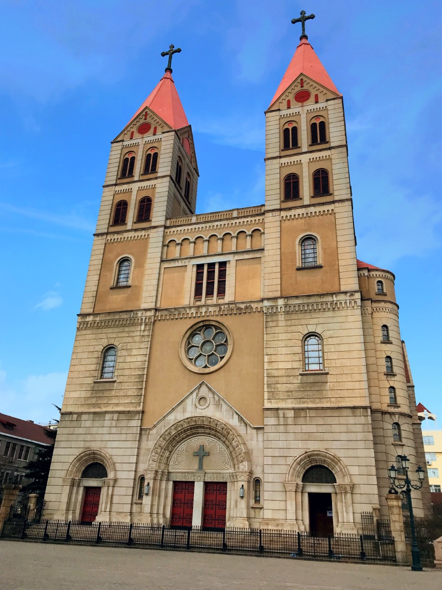 青岛市南区圣弥厄尔教堂