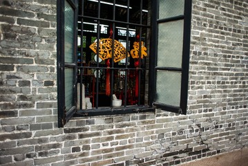 L1003561