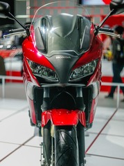 L1000883