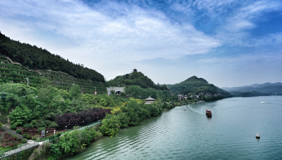 阆中古城锦屏山