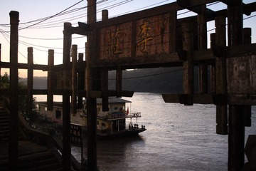 39526