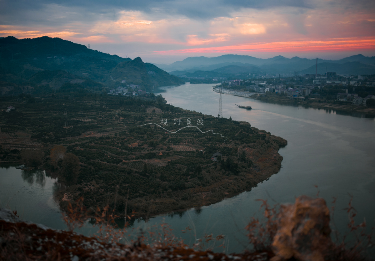 站在沅江河看日出