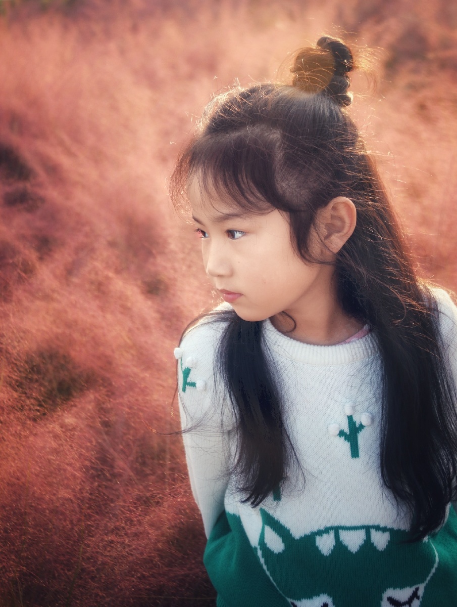 两个女儿的麻麻拍八岁大女儿